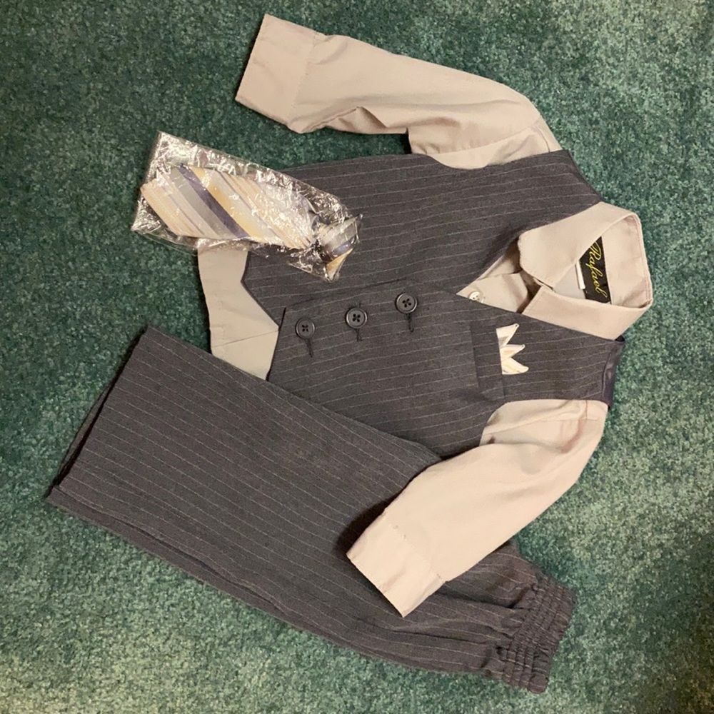6M suit. Worn once.